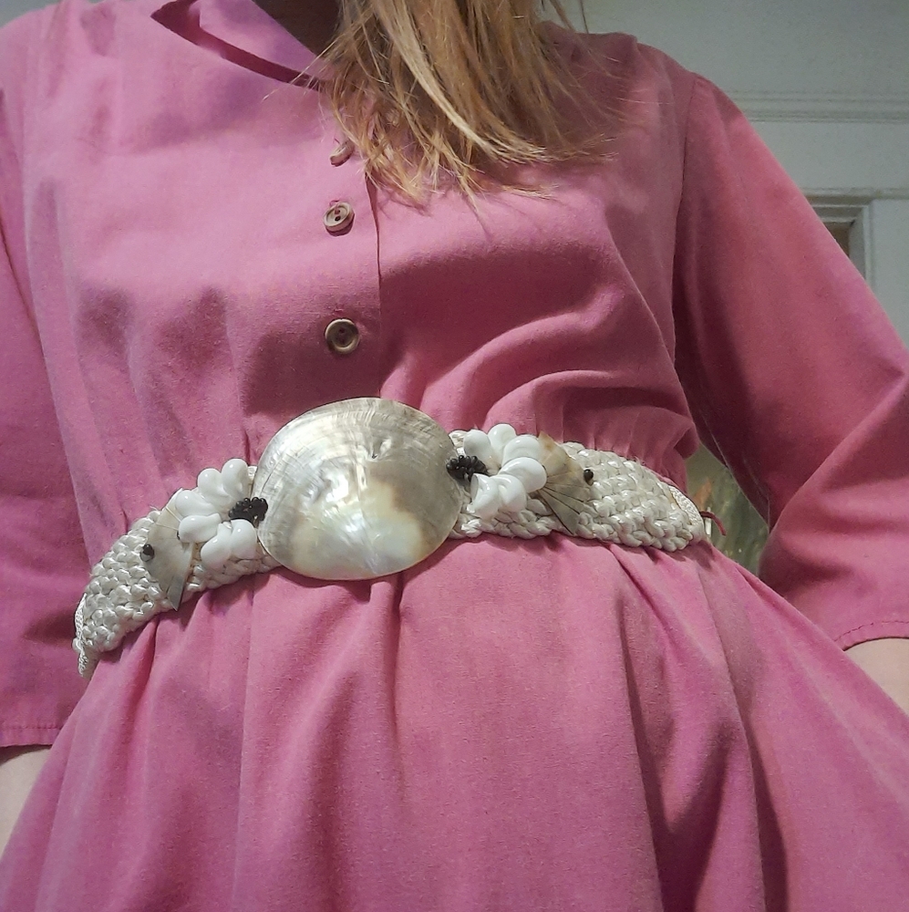 1980's rope belt w/ Mother of Pearl & shells - Picture 3 of 11